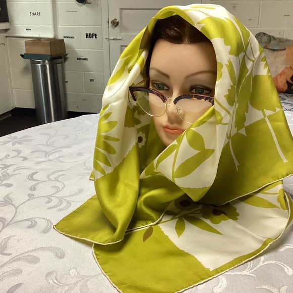 Green white vintage scarf, seriousVERA VIBES SILK - Picture 1 of 6